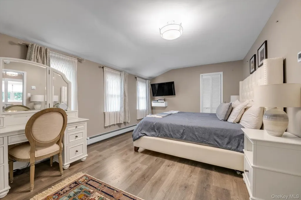 54 Rolling Street Lynbrook NY 11563