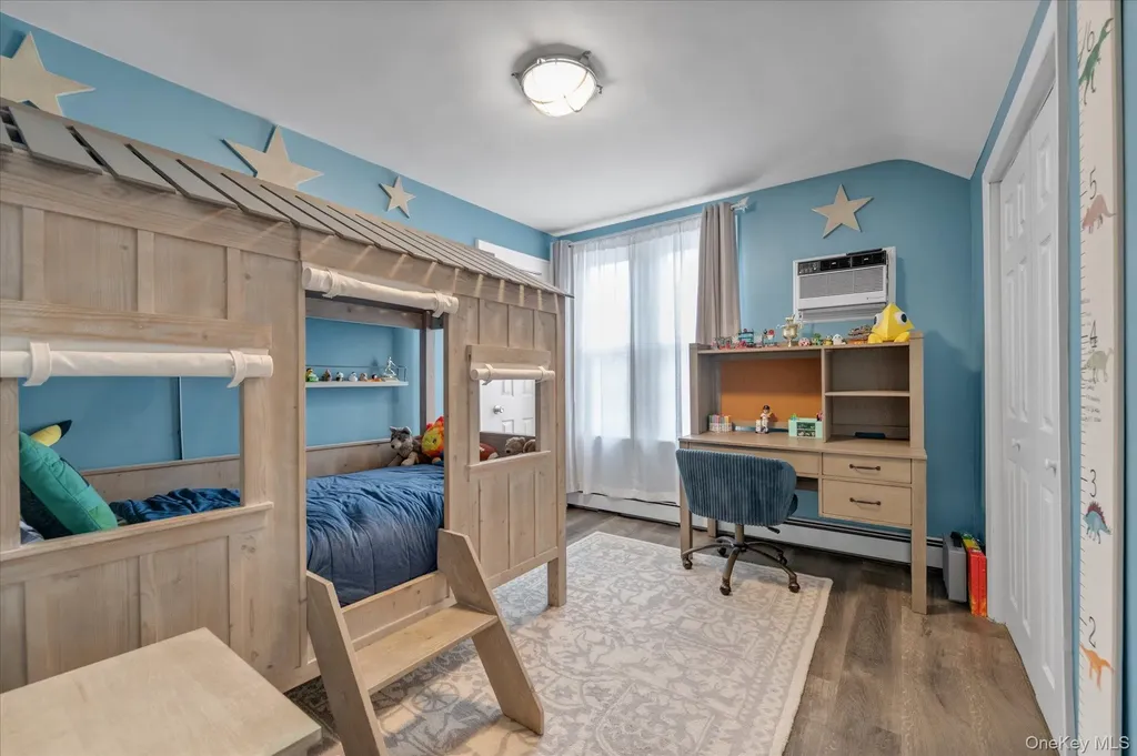54 Rolling Street Lynbrook NY 11563