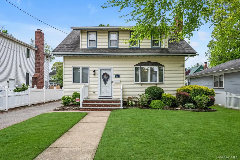 54 Rolling Street Lynbrook NY 11563