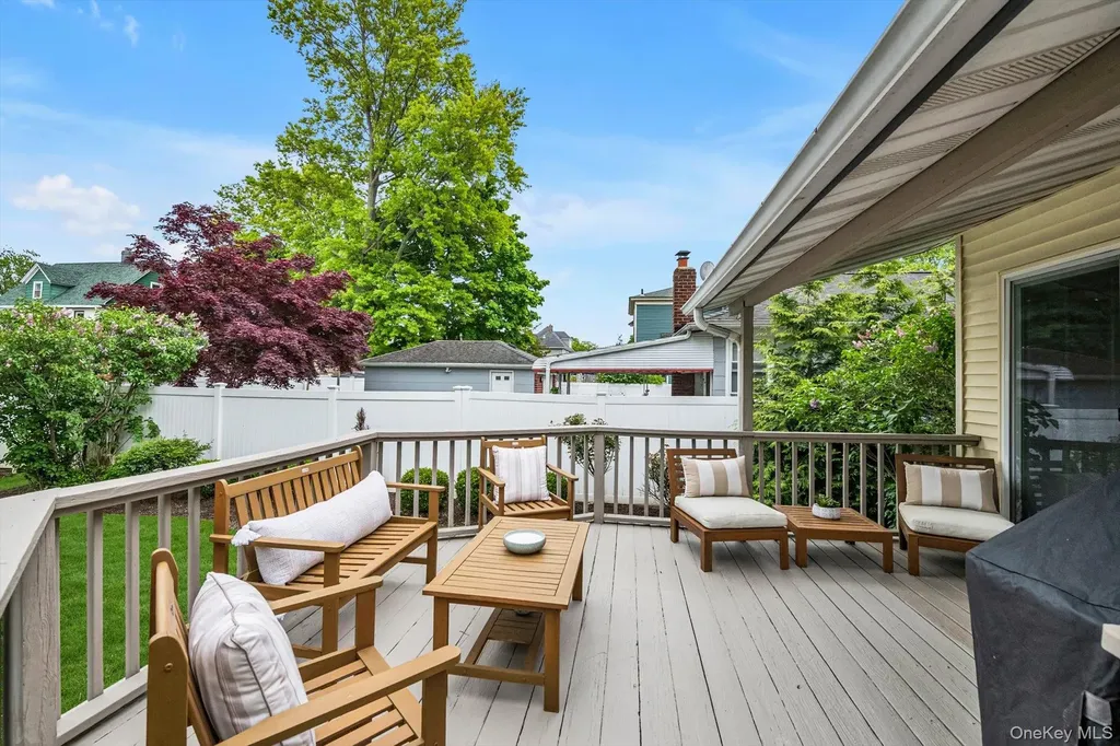 54 Rolling Street Lynbrook NY 11563