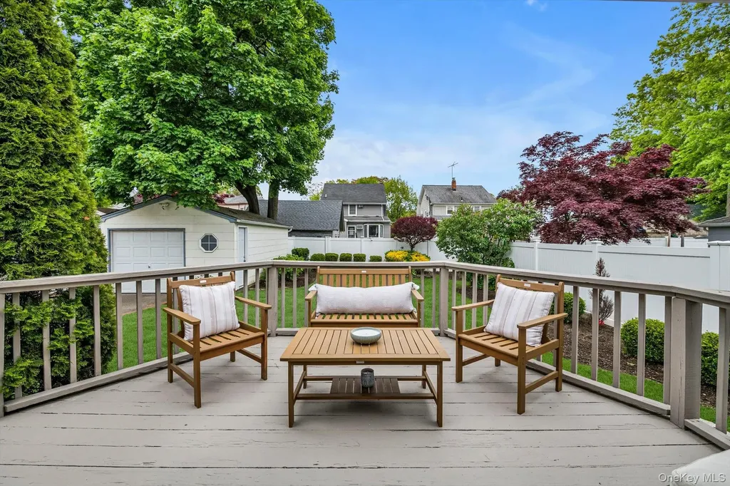 54 Rolling Street Lynbrook NY 11563