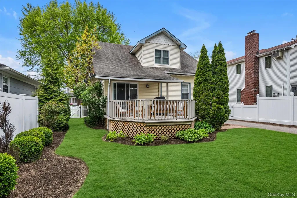 54 Rolling Street Lynbrook NY 11563