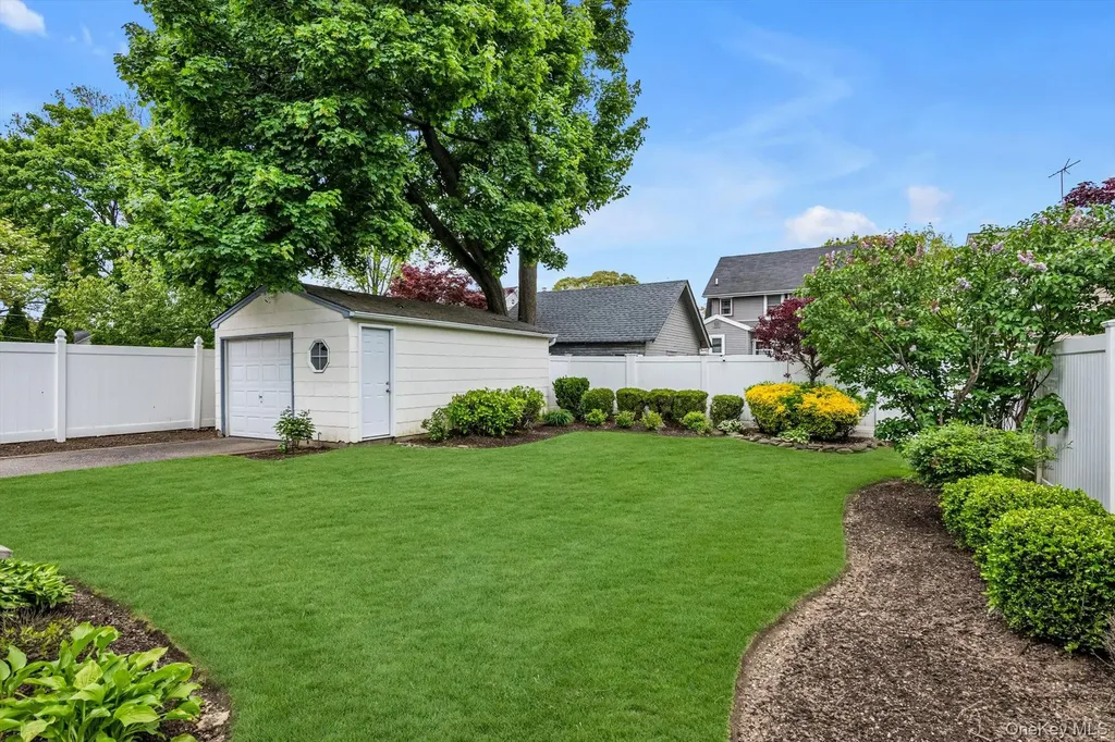 54 Rolling Street Lynbrook NY 11563