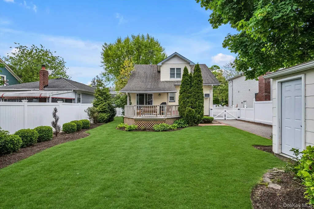 54 Rolling Street Lynbrook NY 11563