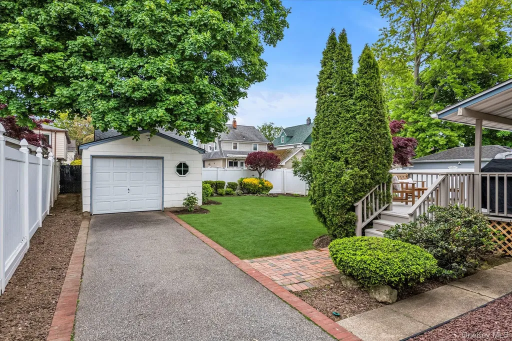 54 Rolling Street Lynbrook NY 11563