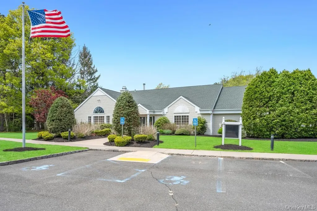 194 Gothic Circle Manorville NY 11949