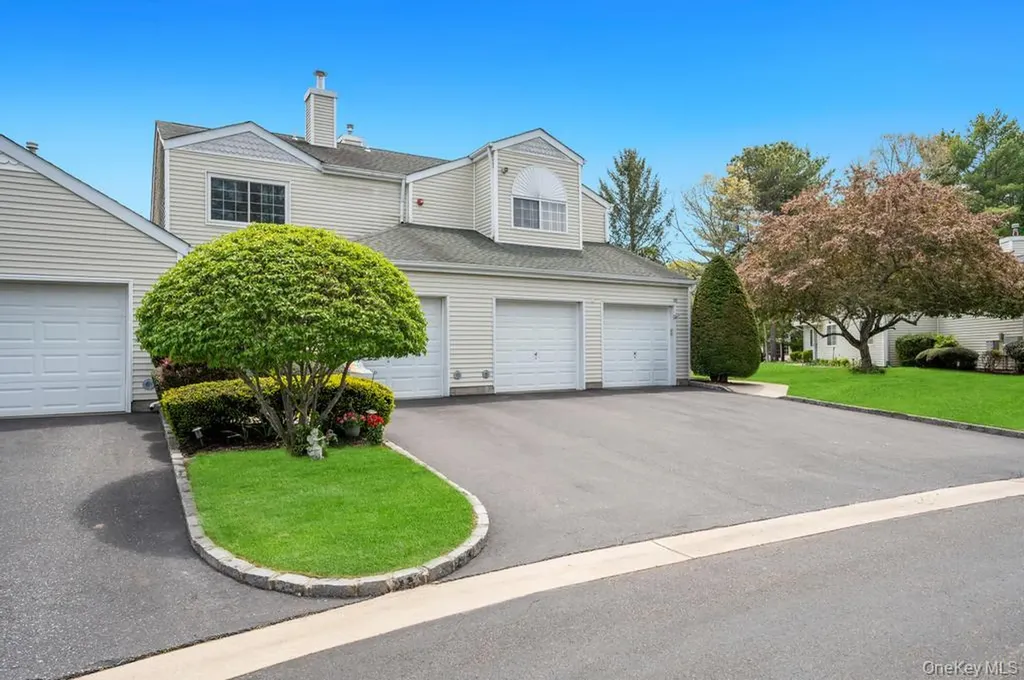 194 Gothic Circle Manorville NY 11949