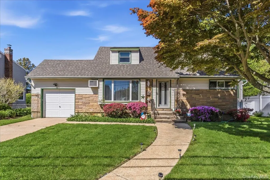 28 Linwood Place Massapequa Park NY 11762