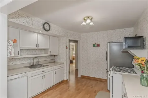 28 Linwood Place Massapequa Park NY 11762