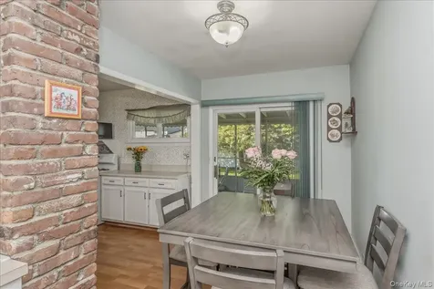 28 Linwood Place Massapequa Park NY 11762