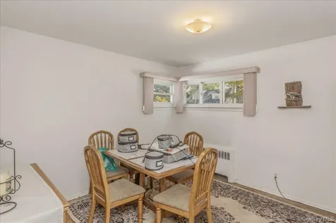28 Linwood Place Massapequa Park NY 11762