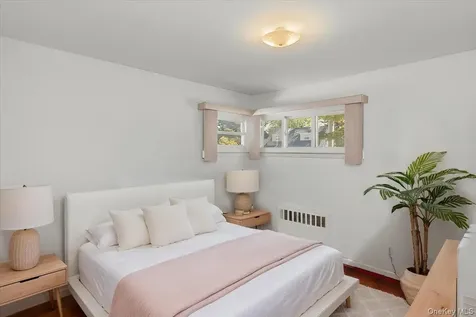 28 Linwood Place Massapequa Park NY 11762