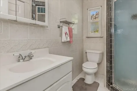28 Linwood Place Massapequa Park NY 11762