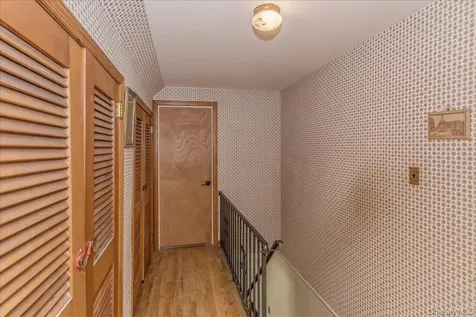 28 Linwood Place Massapequa Park NY 11762