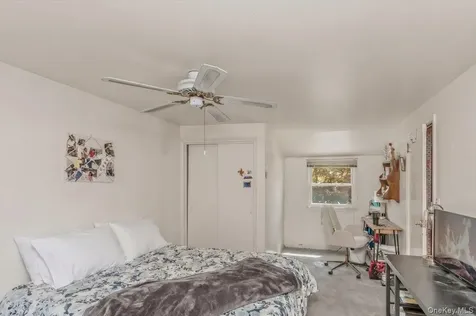 28 Linwood Place Massapequa Park NY 11762