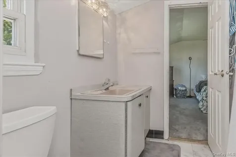 28 Linwood Place Massapequa Park NY 11762