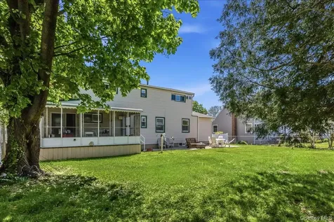 28 Linwood Place Massapequa Park NY 11762