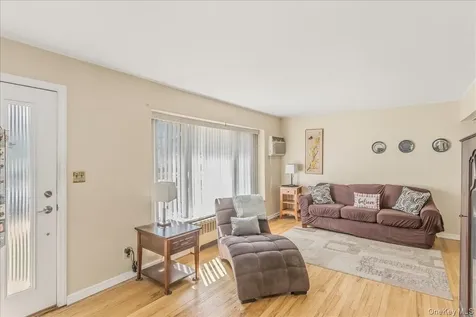 28 Linwood Place Massapequa Park NY 11762
