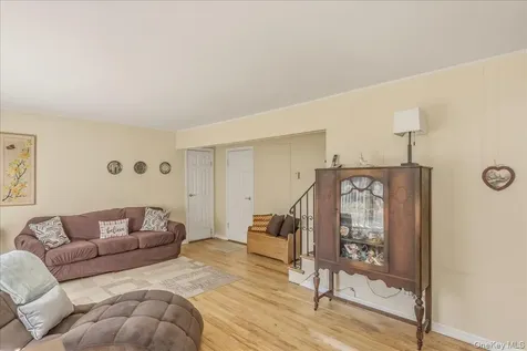 28 Linwood Place Massapequa Park NY 11762