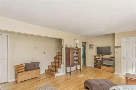 28 Linwood Place Massapequa Park NY 11762