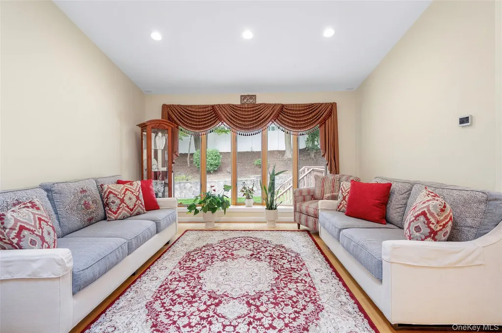 5 Oakridge Road White Plains NY 10607