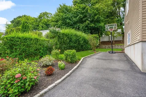 5 Oakridge Road White Plains NY 10607