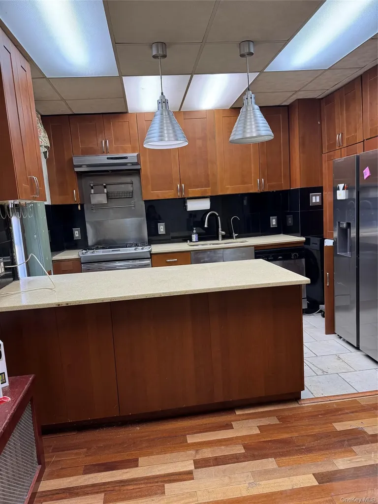 2922 Barnes Avenue Bronx NY 10467