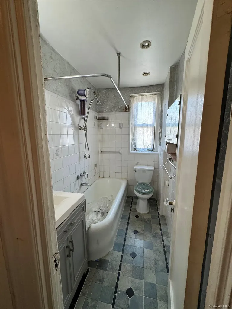 2922 Barnes Avenue Bronx NY 10467