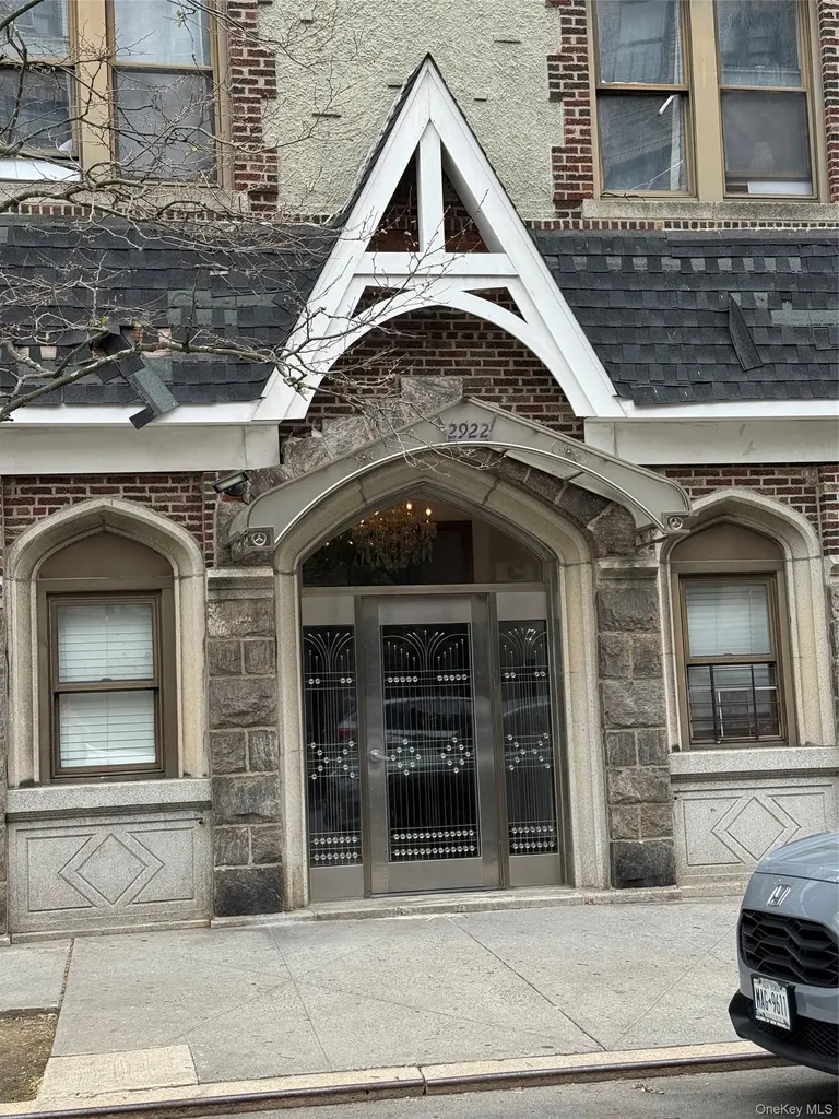 2922 Barnes Avenue Bronx NY 10467