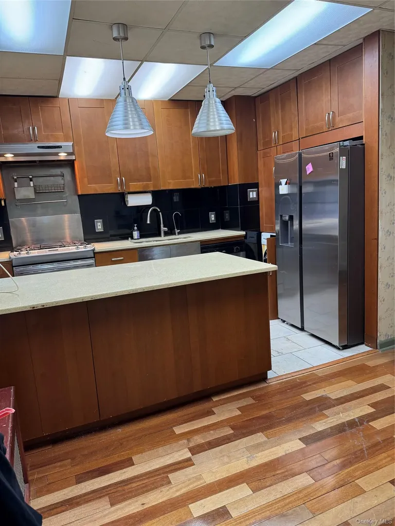 2922 Barnes Avenue Bronx NY 10467