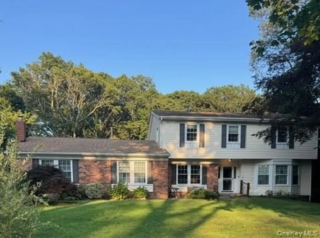 39 Burham Drive Smithtown NY 11787