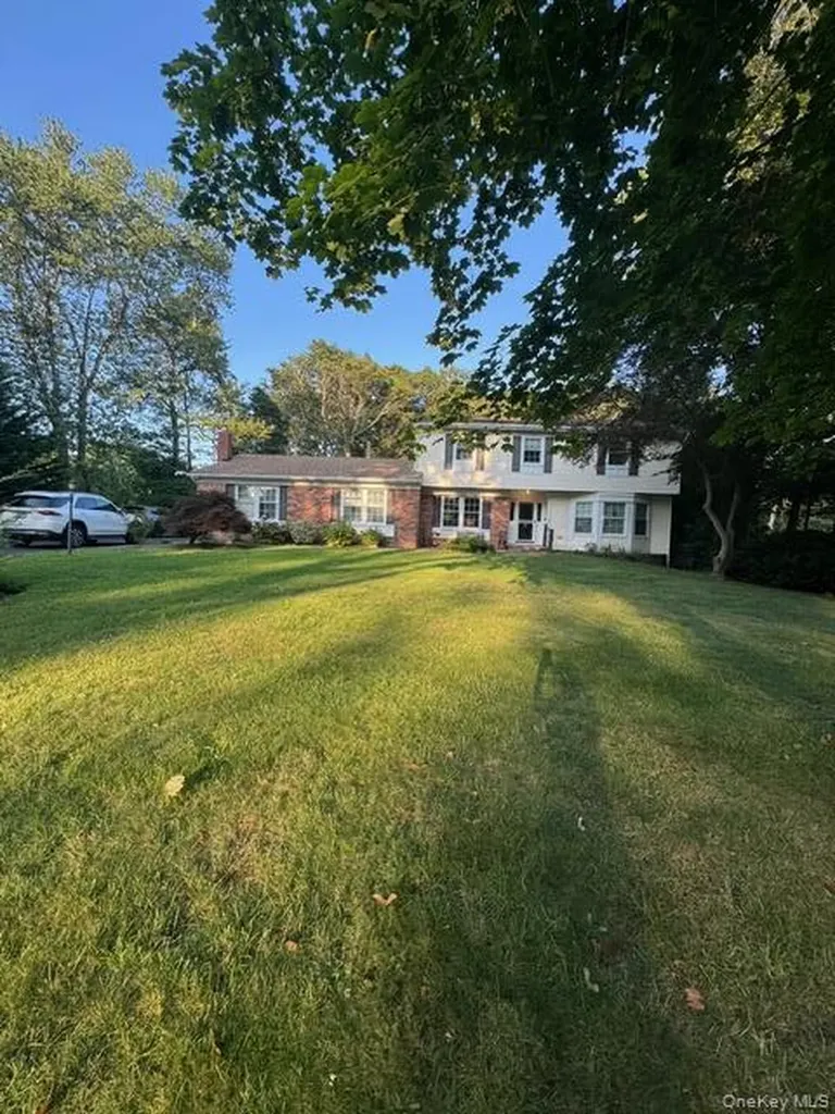 39 Burham Drive Smithtown NY 11787