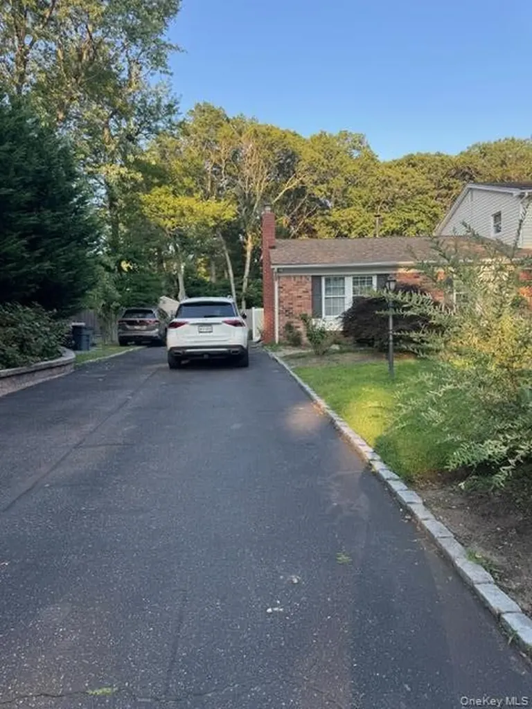 39 Burham Drive Smithtown NY 11787