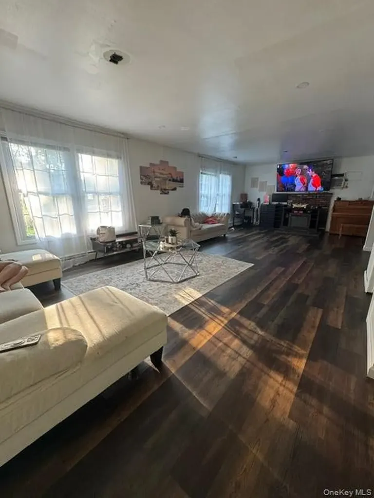 39 Burham Drive Smithtown NY 11787