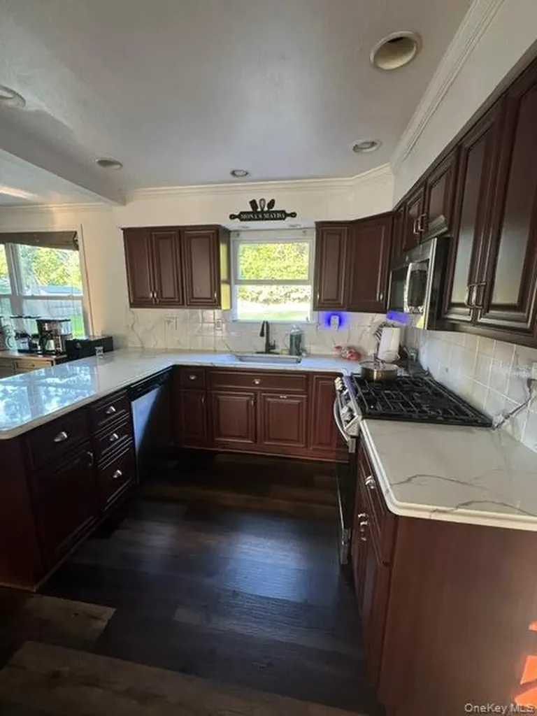 39 Burham Drive Smithtown NY 11787