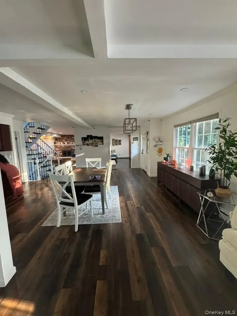39 Burham Drive Smithtown NY 11787