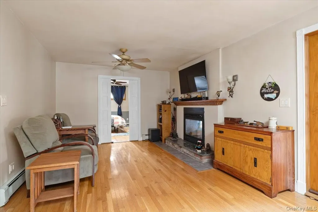476 37th Street Lindenhurst NY 11757