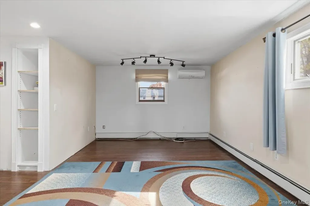 476 37th Street Lindenhurst NY 11757