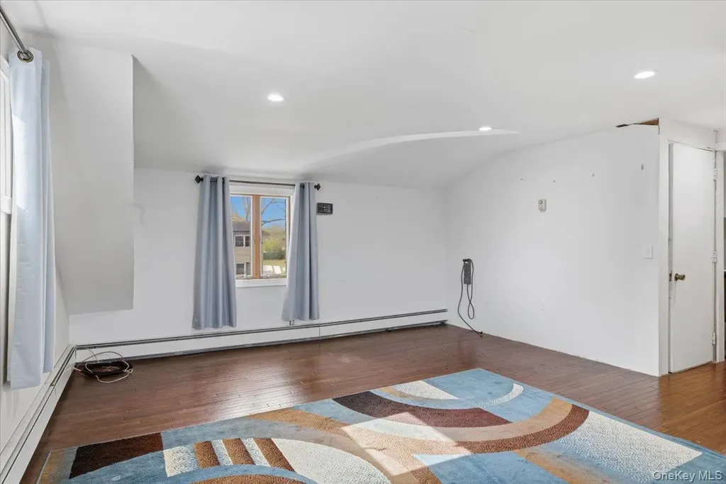 476 37th Street Lindenhurst NY 11757