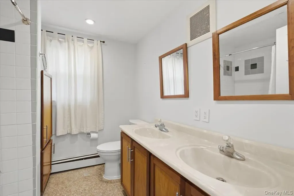 476 37th Street Lindenhurst NY 11757