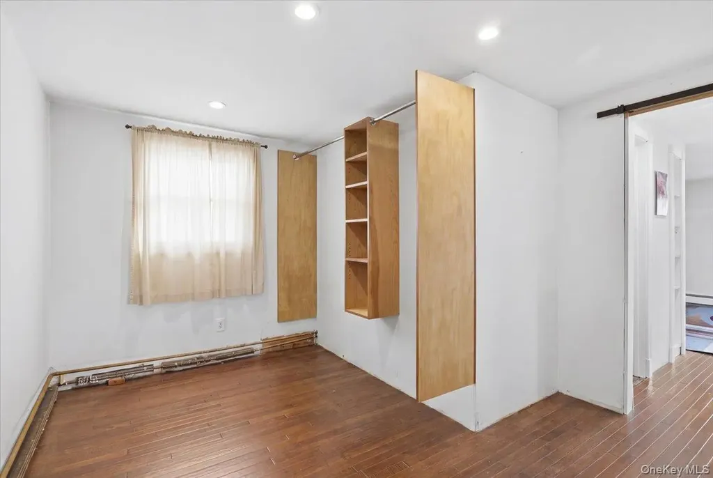 476 37th Street Lindenhurst NY 11757