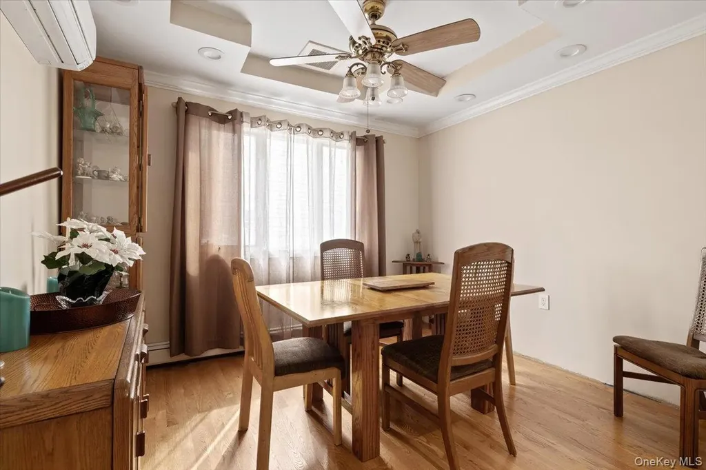 476 37th Street Lindenhurst NY 11757