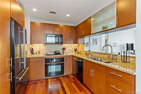 175 Huguenot Street New Rochelle NY 10801