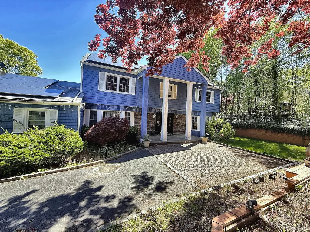 25 Lisa Drive Dix Hills NY 11746