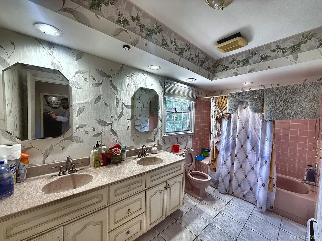 25 Lisa Drive Dix Hills NY 11746