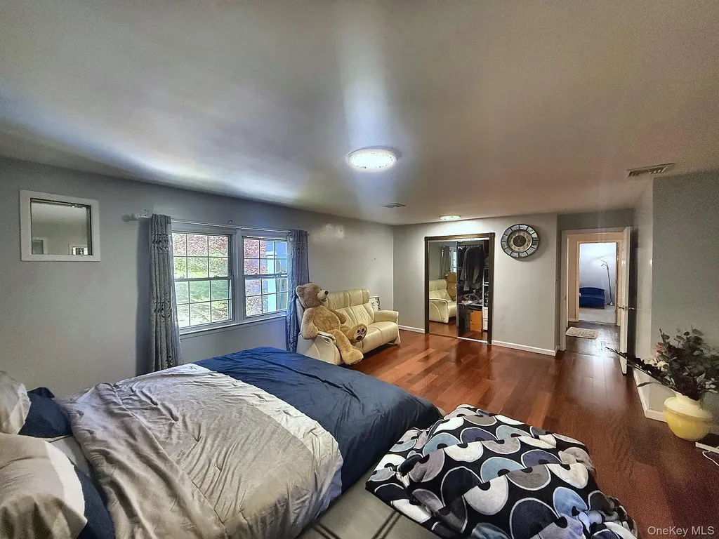 25 Lisa Drive Dix Hills NY 11746
