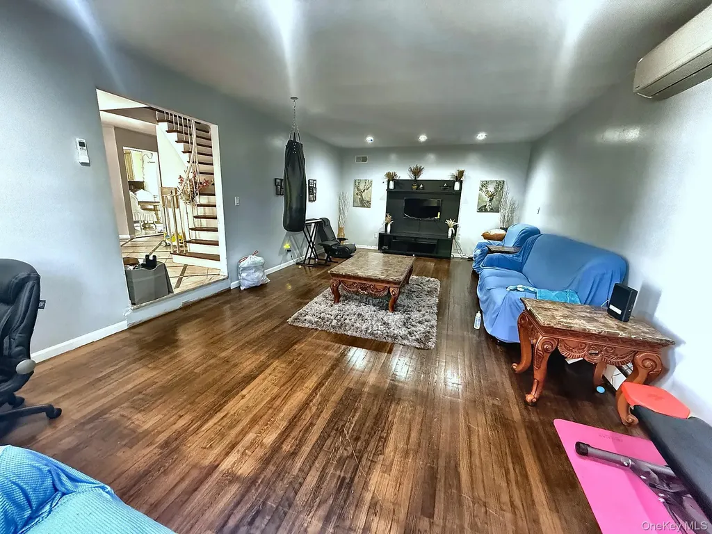 25 Lisa Drive Dix Hills NY 11746