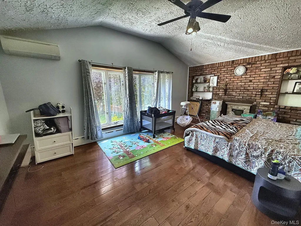 25 Lisa Drive Dix Hills NY 11746