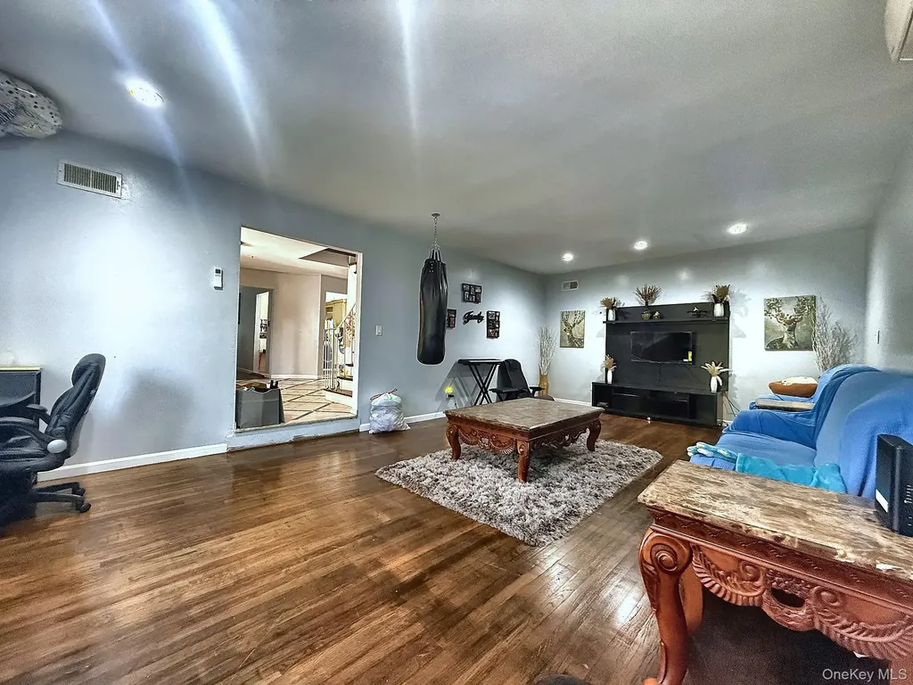 25 Lisa Drive Dix Hills NY 11746