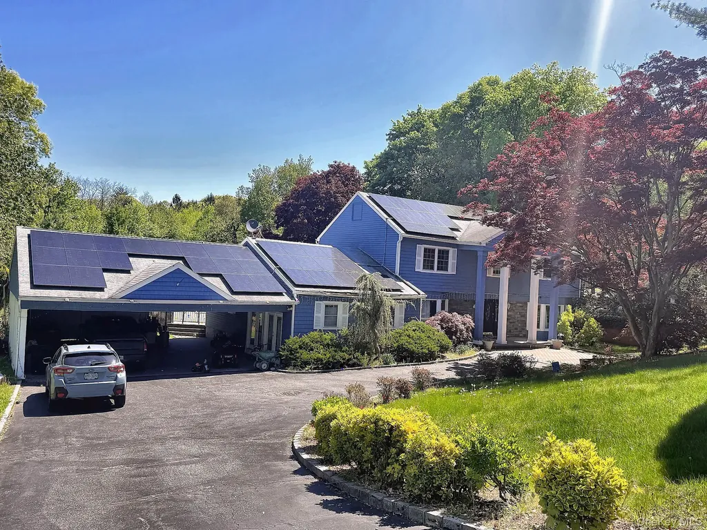 25 Lisa Drive Dix Hills NY 11746